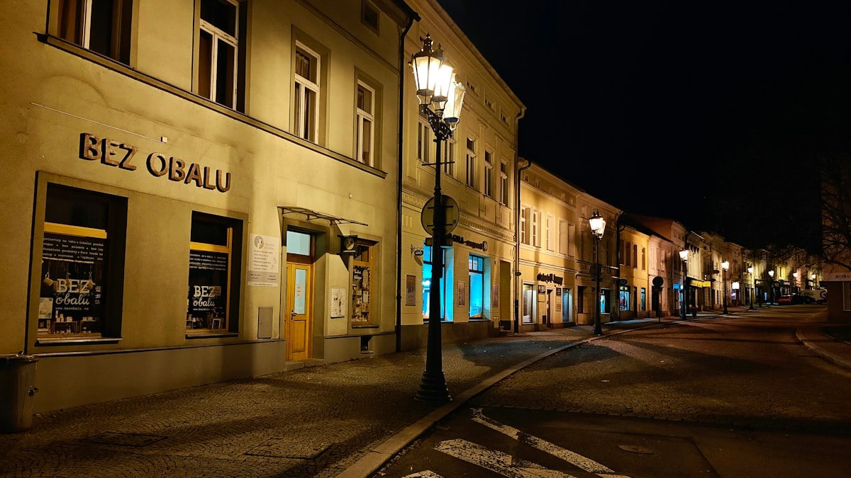 Ulička směrem k Zámeckému náměstí ve Frýdku-Místku, část Frýdek.